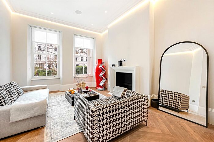 3 Bedroom Flat To Rent In Ovington Square, London, SW3