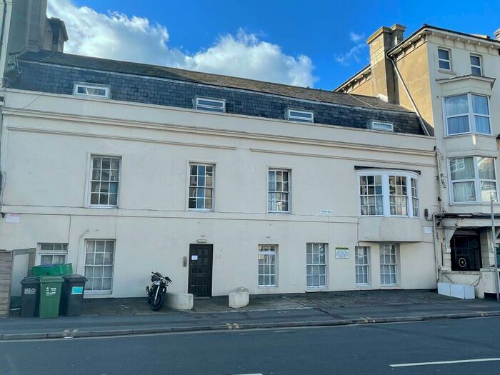 Flat To Rent In Seaside, Eastbourne, BN22