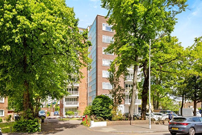 2 Bedroom Flat To Rent In The Hollies, Wanstead, E11