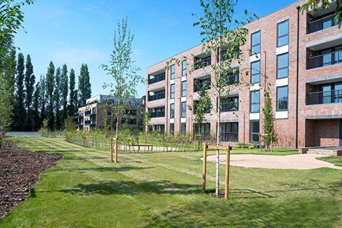 1 Bedroom Apartment For Sale In Oaklands Park, Littleworth Road, Esher, KT10