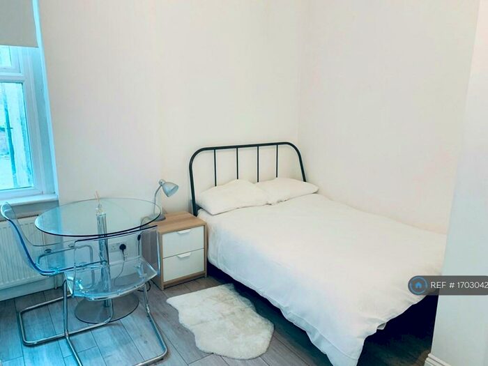 Studio To Rent In , New Southgate, N11