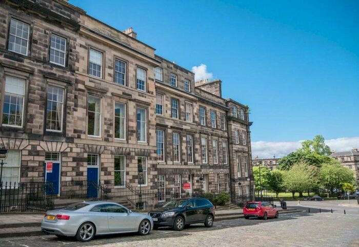 3 Bedroom Flat To Rent In Glenfinlas Street, City Centre, EH3