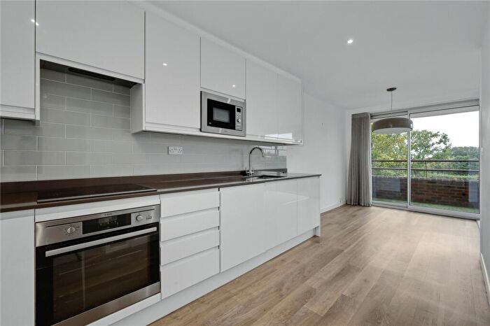 2 Bedroom Apartment To Rent In Portsmouth Road, Kingston Upon Thames, KT1