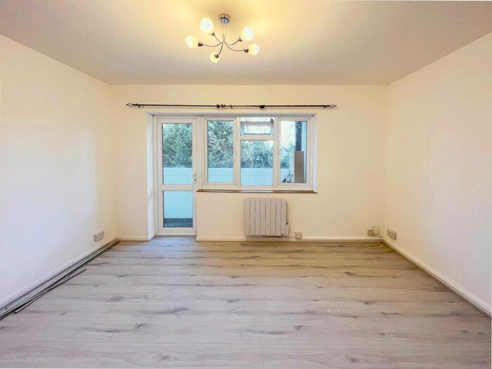2 Bedroom Flat To Rent In Burlington Road, New Malden KT3