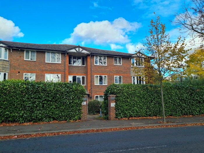 2 Bedroom Flat To Rent In Queens Drive, London, W3