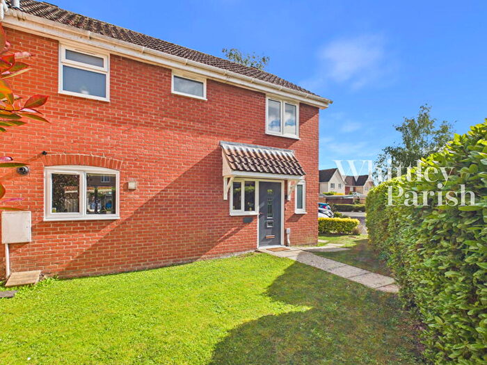 3 Bedroom Semi Detached House For Sale In Poplar Close, Long Stratton, NR15