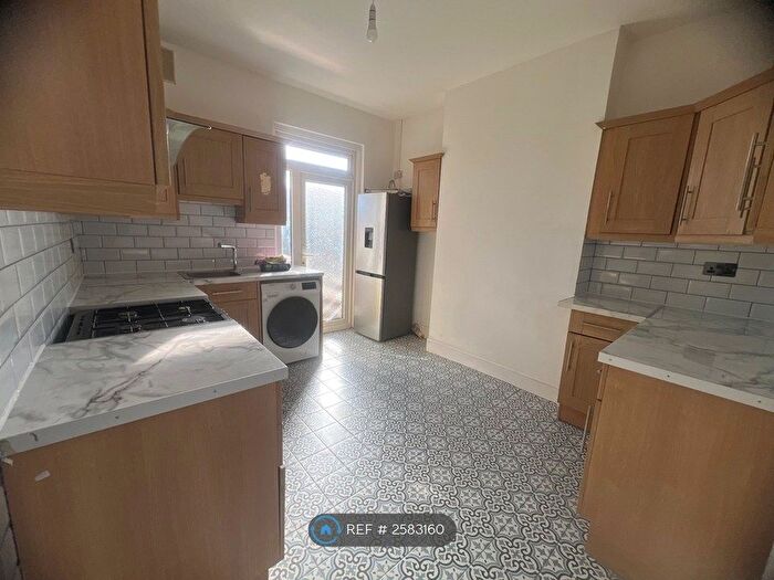 2 Bedroom Flat To Rent In Windsor Road, Ilford, IG1