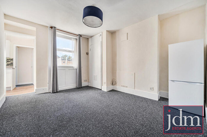 2 Bedroom Apartment To Rent In Brandram Road, London, SE13
