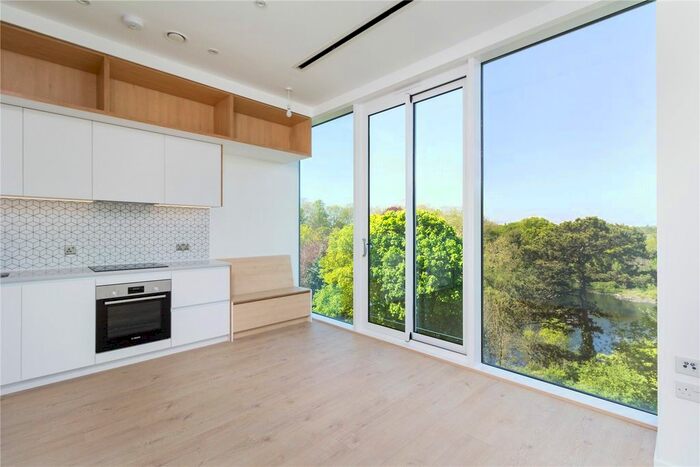 2 Bedroom Flat To Rent In Apt Parkview, Great West Road, London, TW8