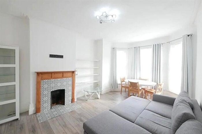 2 Bedroom Flat To Rent In Burgoyne Road, Manor House, N4