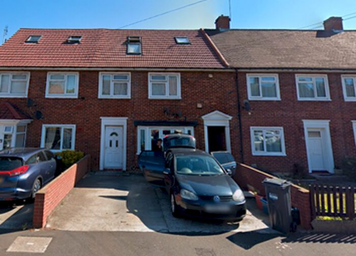 1 Bedroom Flat To Rent In Lichfield Road, Hounslow, TW4