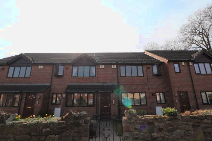 2 Bedroom Property To Rent In Weavers Court, Roker Lane, Pudsey, LS28