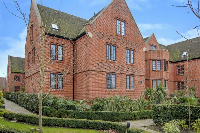 2 Bedroom Apartment For Sale In The Galleries, Warley, Brentwood, CM14