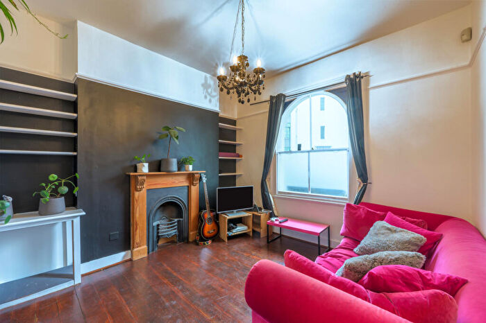 1 Bedroom Flat To Rent In Mornington Crescent, Camden, NW1