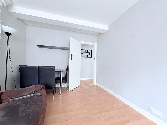 3 Bedroom Flat For Sale In Victoria Road, Ruislip, HA4