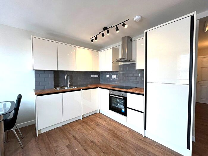 2 Bedroom Flat To Rent In Palmerston Road, Walthamstow, E17