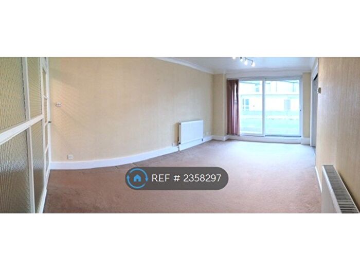 1 Bedroom Flat To Rent In Gareth House, Surbiton, KT5