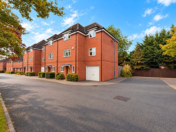 4 Bedroom Town House For Sale In Maypole Close, Birmingham, B14