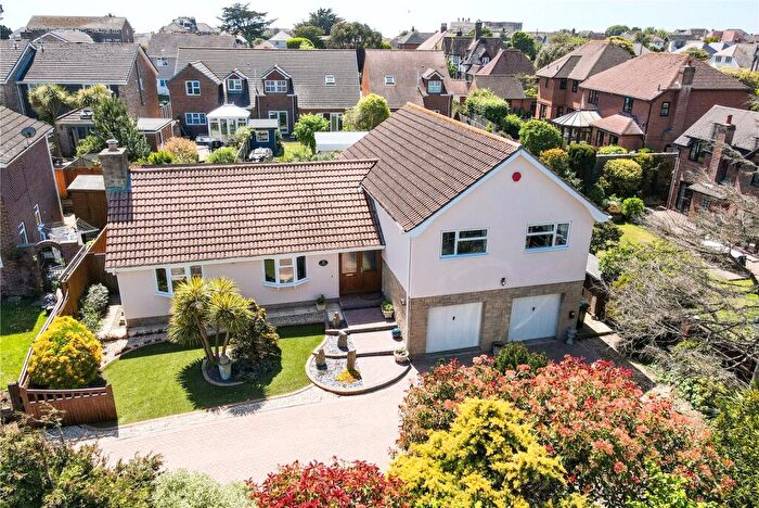 4 Bedroom Detached House For Sale In Lynric Close, Barton On Sea, New Milton, Hampshire, BH25