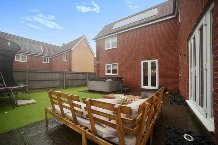 4 Bedroom Detached House For Sale In Swallow Drive, Wymondham, NR18