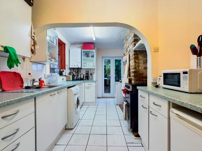 2 Bedroom Terraced House To Rent In Coombe Road, Brighton, BN2