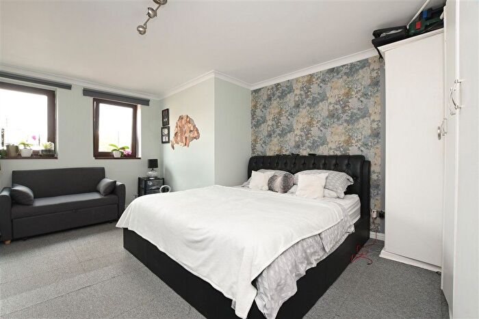 1 Bedroom Flat For Sale In Burnell Road, Sutton, Surrey, SM1