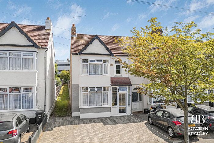 3 Bedroom End Terrace House For Sale In Hazelbrouck Gardens, Hainault, IG6