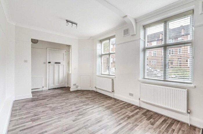 1 Bedroom Flat To Rent In Haslemere Road, Crouch End, London, N8