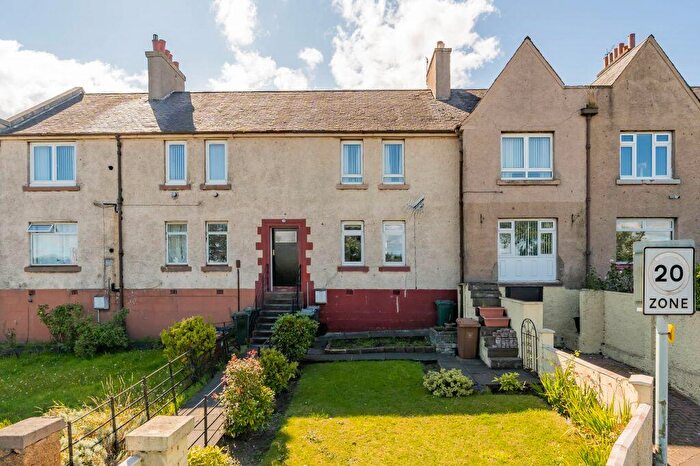 3 Bedroom Flat For Sale In / West Granton Road, Edinburgh, EH5