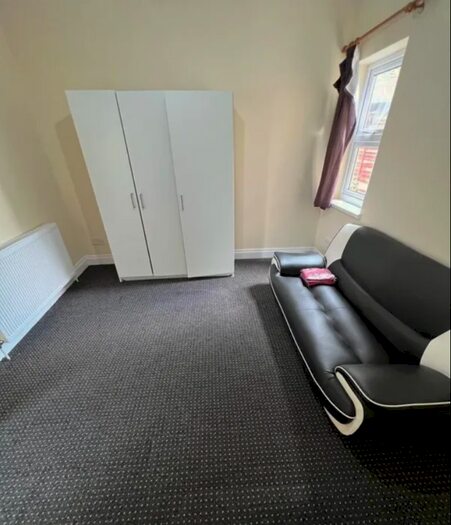1 Bedroom Flat To Rent In Richmond Road, Ilford, IG1