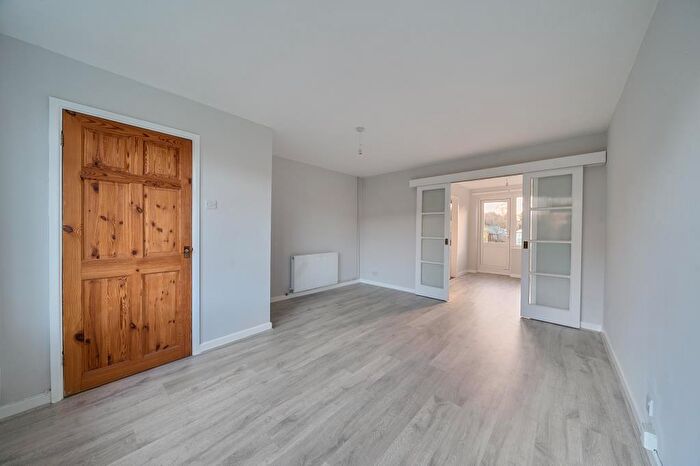 3 Bedroom Semi-Detached House To Rent In Green Close, Didcot, OX11