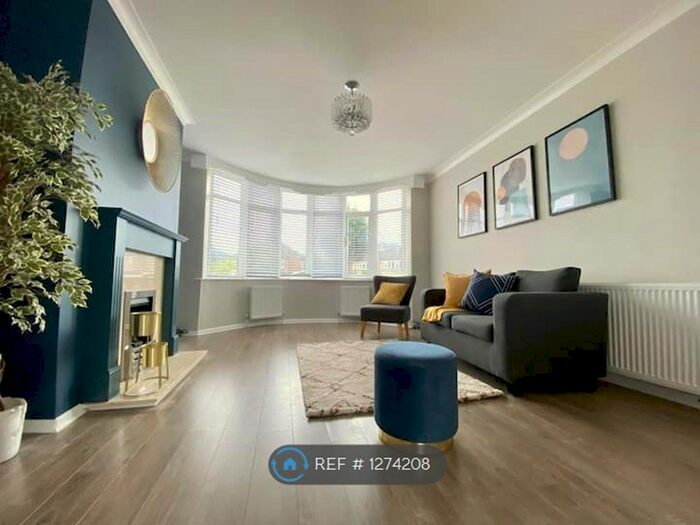 3 Bedroom Semi-Detached House To Rent In Carr Manor View, Leeds, LS17