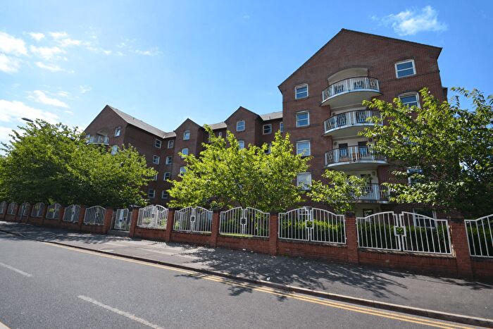 1 Bedroom Apartment For Sale In Melrose Apartments, Hathersage Road, Manchester., M13