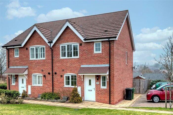 3 Bedroom Semi-Detached House To Rent In Watercress Drive, Catshill, Bromsgrove, B61