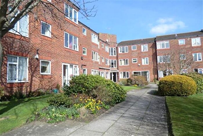 1 Bedroom Flat To Rent In Buckingham Court, Mount Pleasant Road, BH15