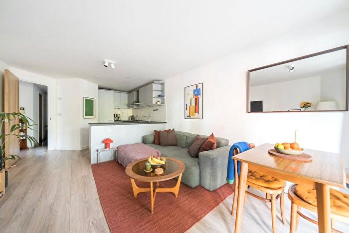 2 Bedroom Flat For Sale In St. Georges Way, London, SE15