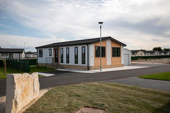 2 Bedroom Park Home For Sale In Phase Iii - Lillybrook Estate, Lyneham, SN15