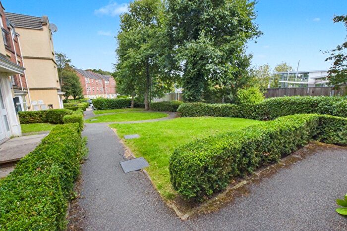 2 Bedroom Flat For Sale In Whitehall Road, Leeds, West Yorkshire, LS12