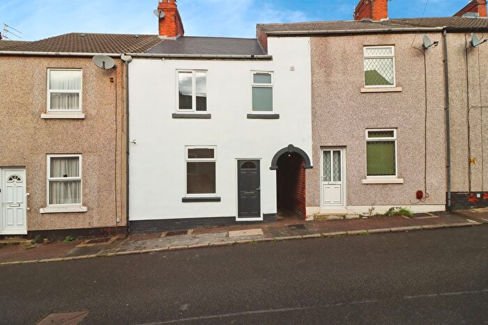 2 Bedroom Terraced House For Sale In Valley Road, Chesterfield, S41