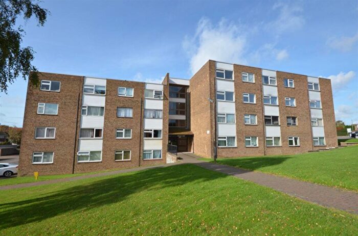 1 Bedroom Apartment To Rent In Garfield Court, Handcross Road, LU2