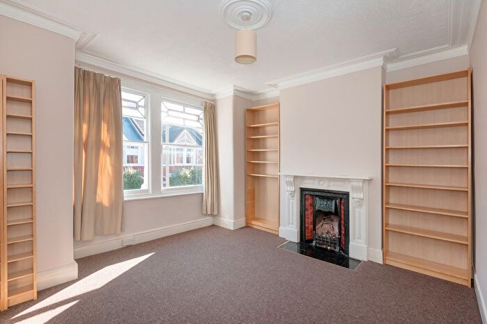 3 Bedroom Flat For Sale In Penwith Road, Southfields, SW18