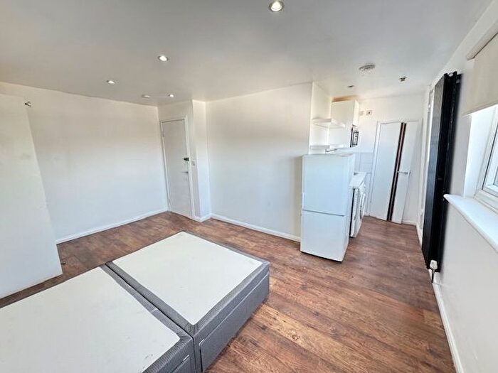 Studio To Rent In Vartry Road, London, N15