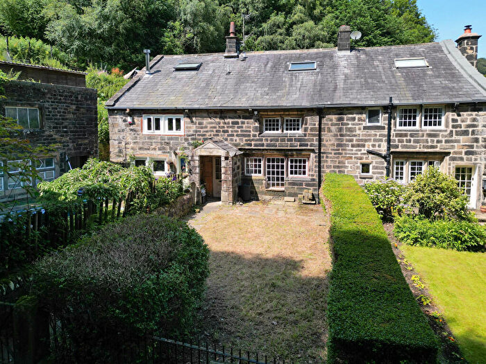 2 Bedroom Cottage For Sale In North Scaitcliffe, Todmorden, OL14