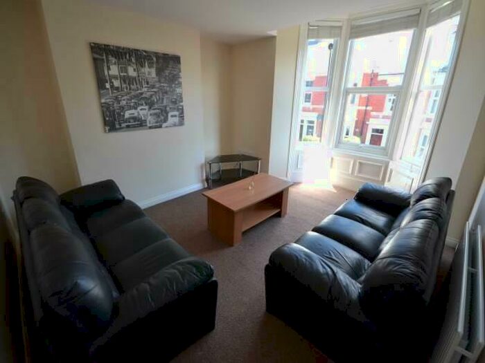 6 Bedroom Maisonette To Rent In Lavender Gardens, Newcastle Upon Tyne, NE2