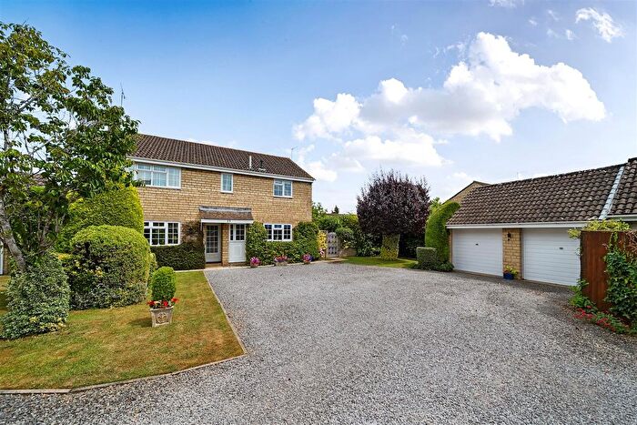 4 Bedroom Detached House For Sale In Chamberlain Road, Chippenham, SN14