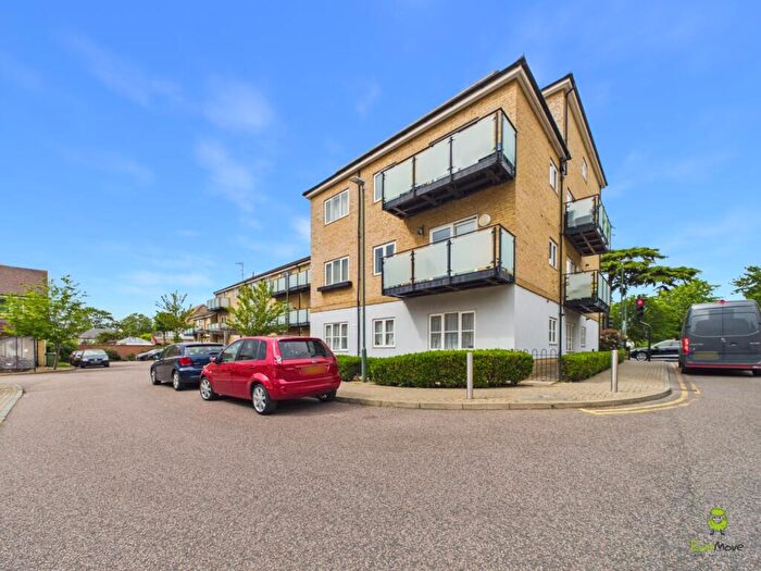 2 Bedroom Apartment For Sale In Talehangers Close, Bexleyheath, Kent, DA6