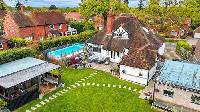 4 Bedroom Detached House For Sale In Armour Hill, Tilehurst, RG31