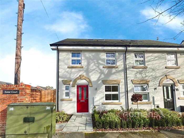 3 Bedroom Semi Detached House For Sale In Osborne Road, Farnborough, GU14