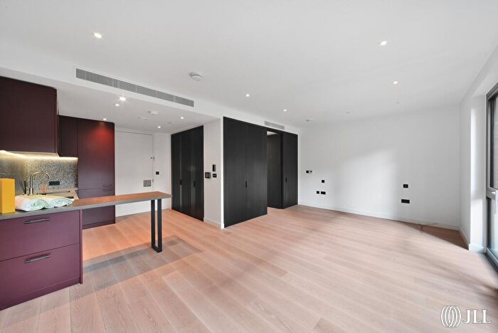 Apartment To Rent In Embassy Gardens London, SW11