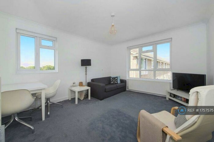 2 Bedroom Flat To Rent In Hydethorpe Road, London, SW12